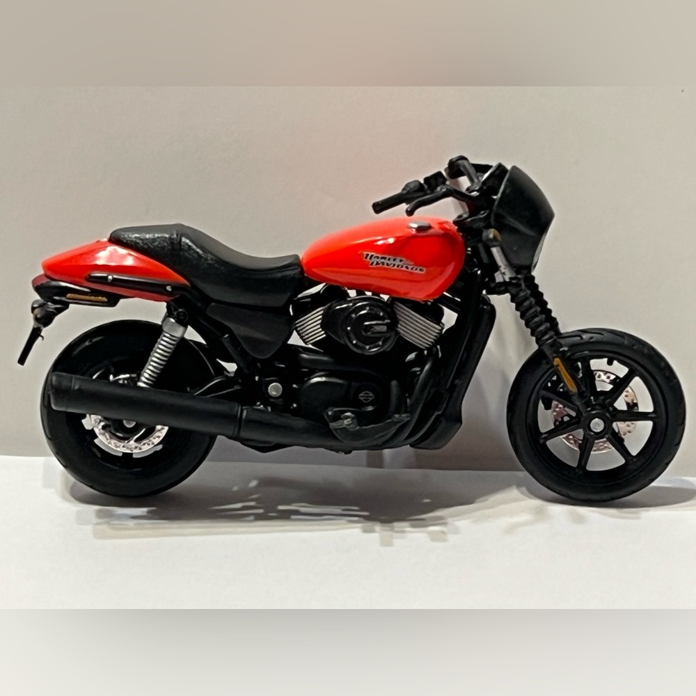 Maisto Harley-Davidson Street 750 Diecast Red Motorcycle